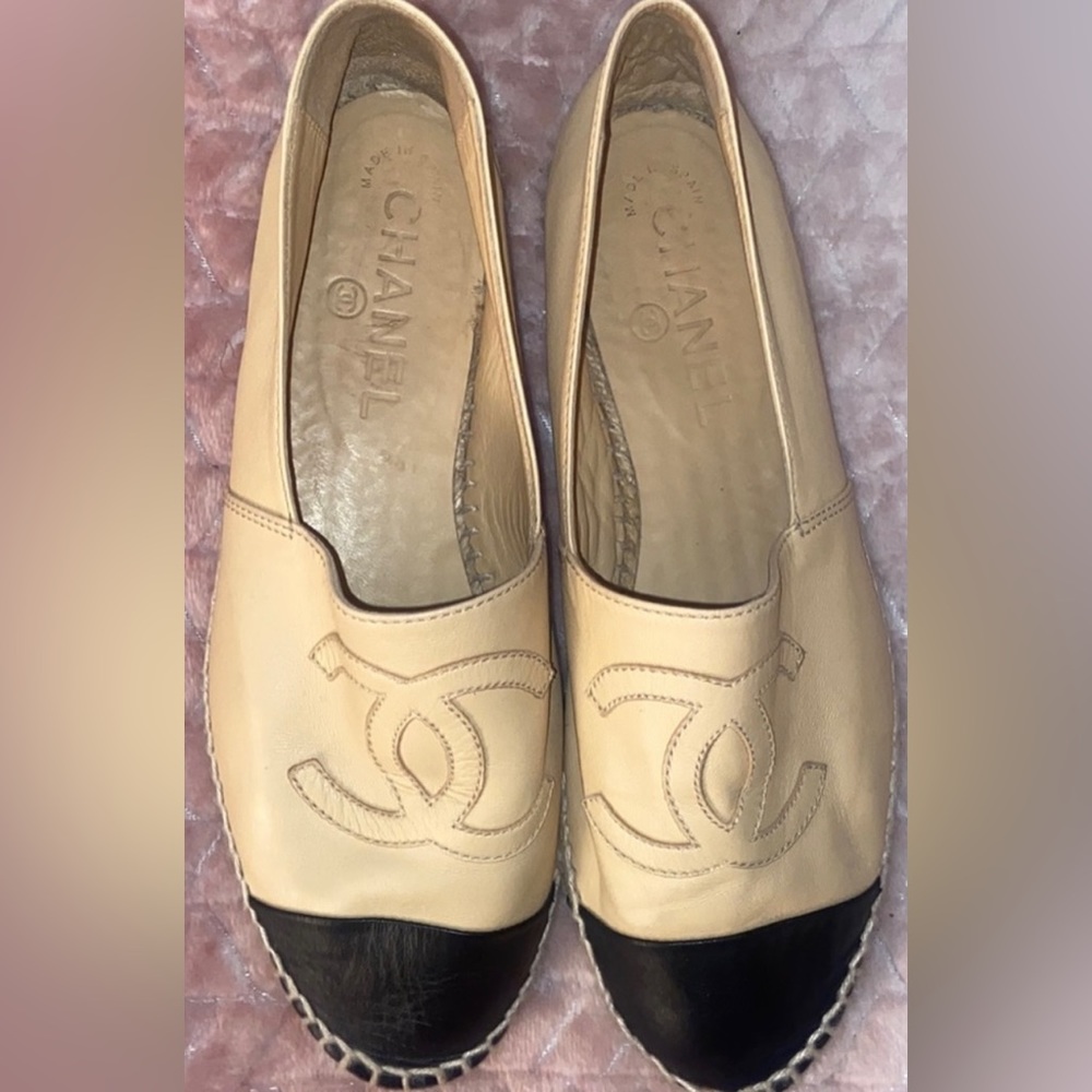 Chanel Beige and Black Lambskin Interlocking CC Espadrilles